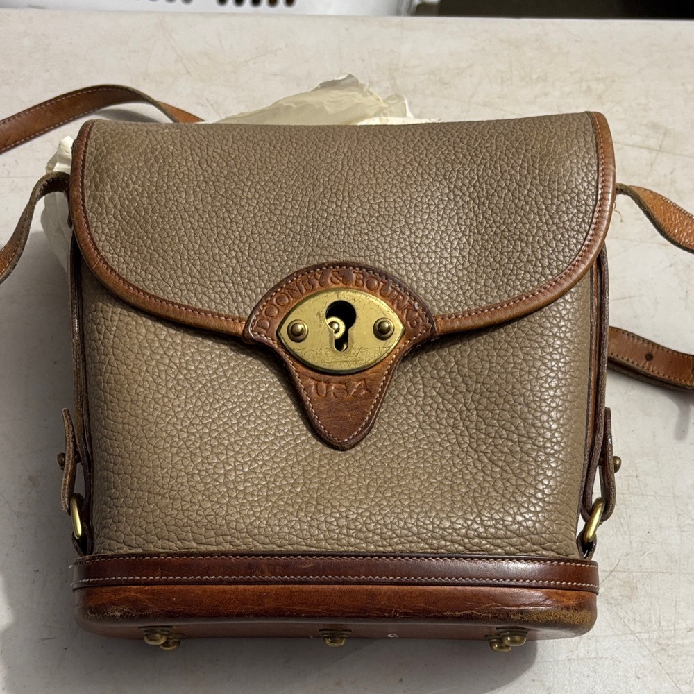 Dooney & Bourke Brown Leather crossbody bag